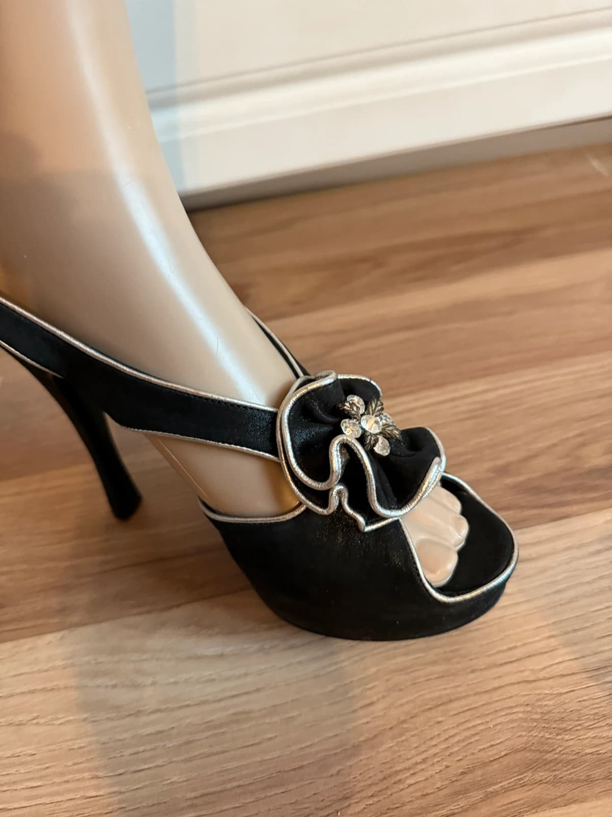 Perla Sandale în piele
