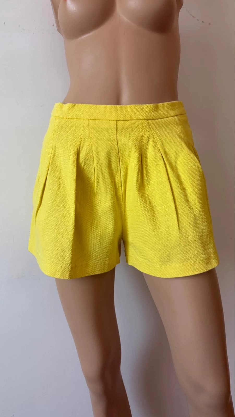 Zara Short damă